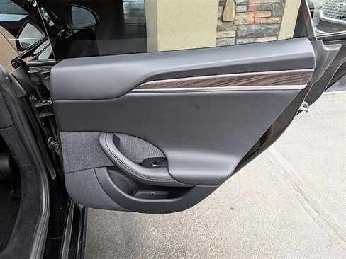 Used 2022 Tesla Model S AWD image 28