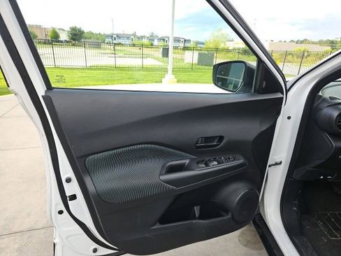 Used 2020 Nissan Kicks S FWD image 17
