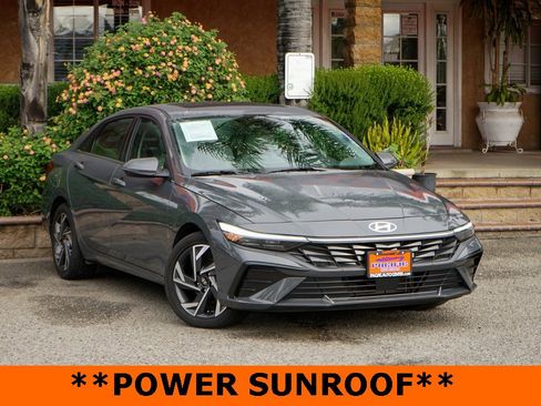 Used 2025 Hyundai Elantra Limited image 2