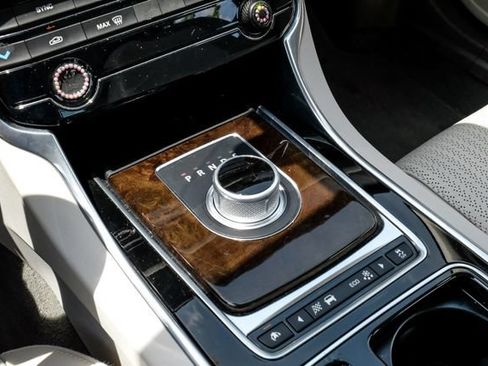 Used 2016 Jaguar XF Prestige RWD image 27