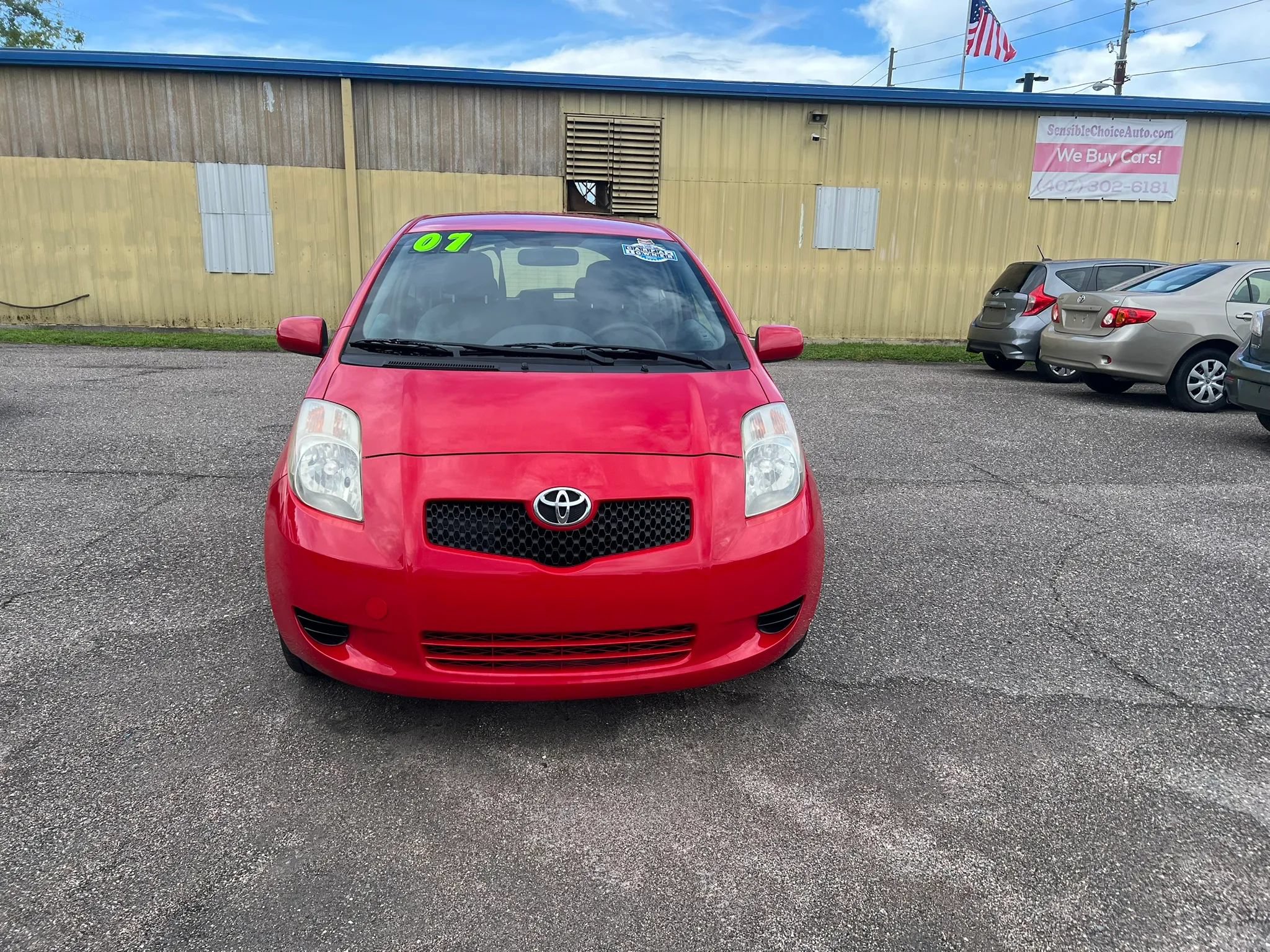 Used 2007 Toyota Yaris 2-Door Hatchback w/ Convenience Pkg FWD image 3