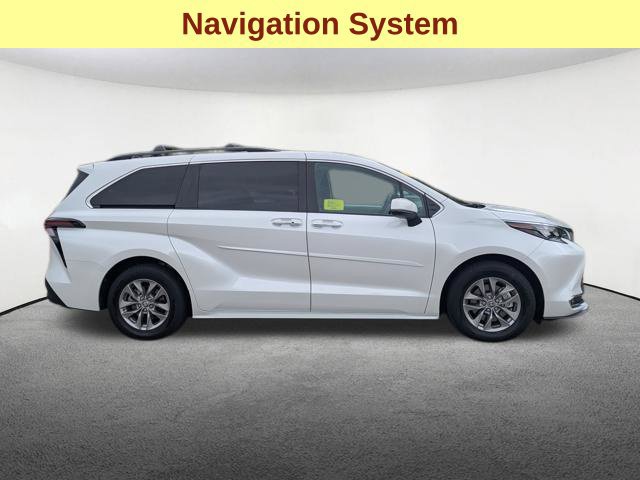 Used 2024 Toyota Sienna XLE w/ XLE Plus Package AWD/4WD image 4