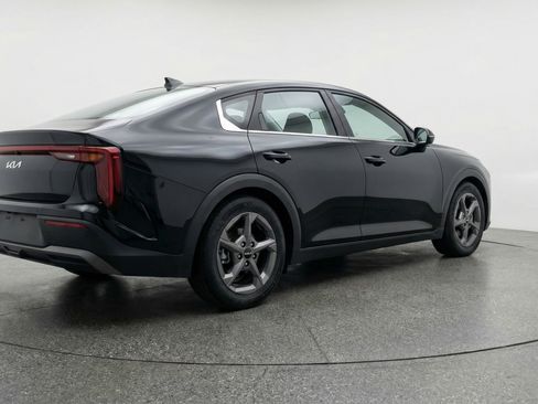 Used 2025 Kia K4 LXS image 9