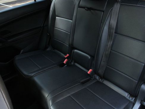 Used 2021 Volkswagen Tiguan SE image 22