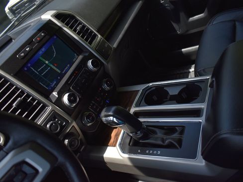 Used 2019 Ford F150 Lariat w/ Equipment Group 502A Luxury AWD/4WD image 21