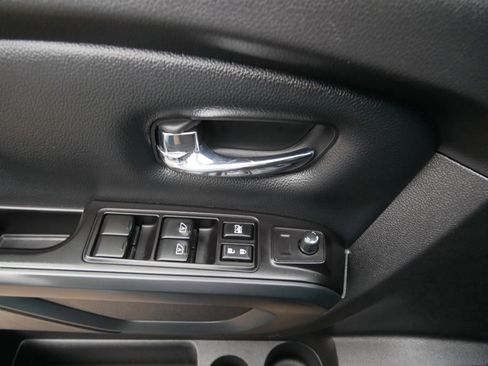 Used 2019 Nissan Titan SV w/ SV Convenience Package image 15