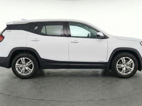 Used 2024 GMC Terrain SLE image 11