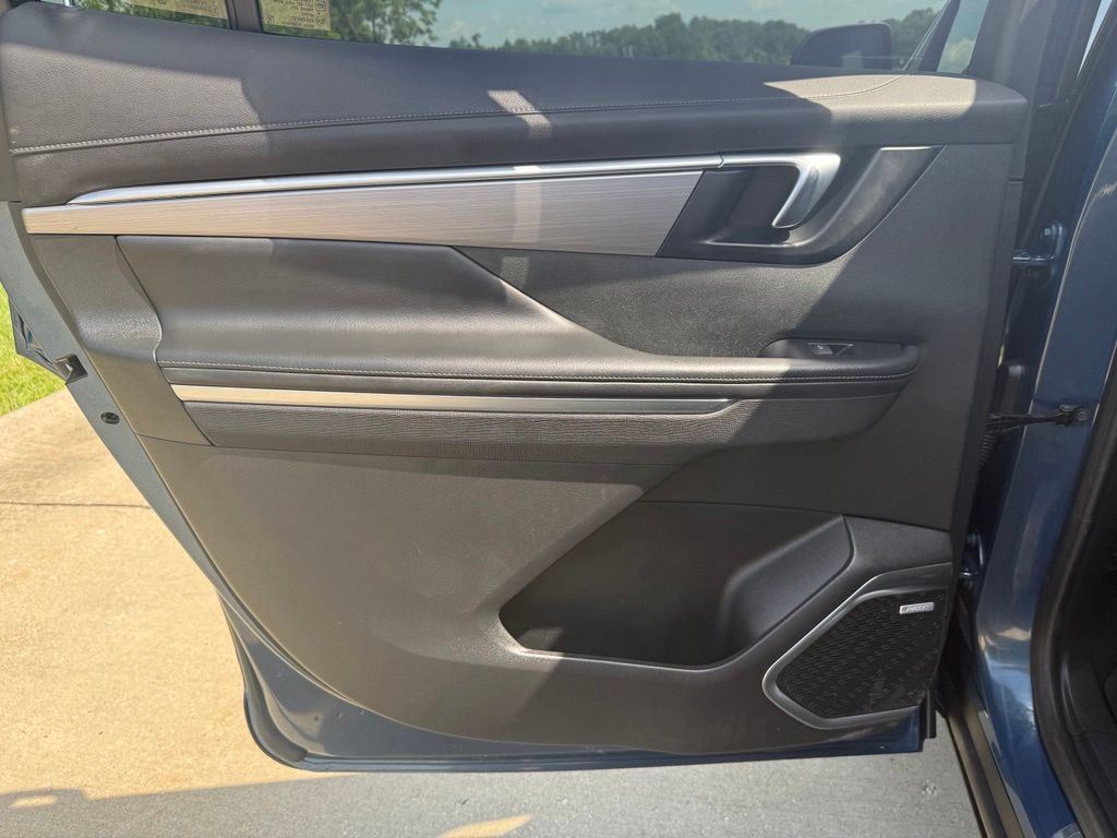 Used 2025 Buick Enclave Preferred w/ LPO, Floor Liner Package FWD image 13