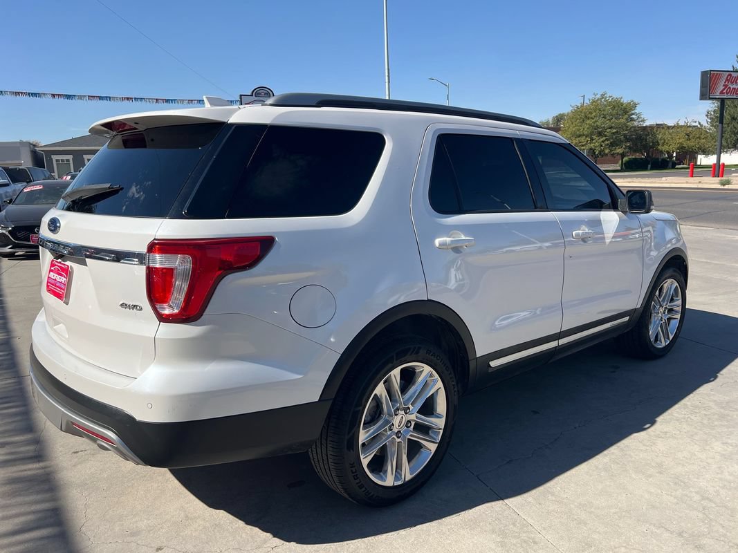 Used 2017 Ford Explorer XLT w/ Equipment Group 202A AWD/4WD image 7