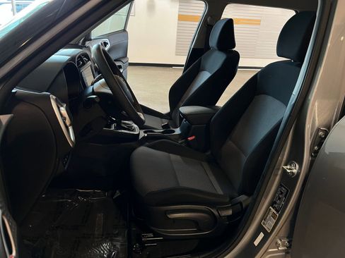 Used 2025 Kia Soul LX w/ LX Technology Package image 25