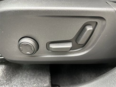 Certified 2025 Volvo XC40 B5 Plus image 12