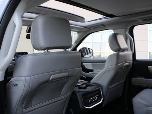Used 2025 Ford Expedition Active AWD/4WD image 16