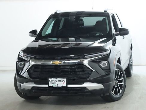 Used 2025 Chevrolet TrailBlazer LT image 3