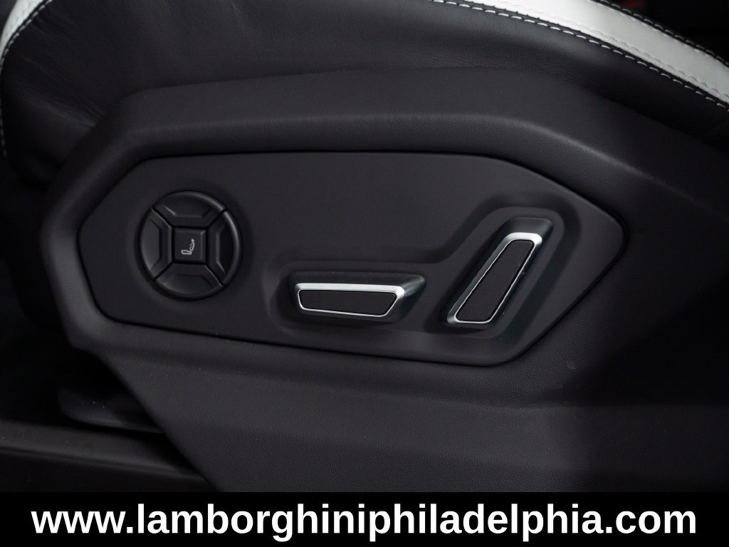 Used 2025 Lamborghini Urus S AWD/4WD image 16