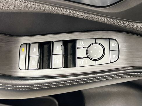 Used 2023 Nissan Rogue SV FWD image 16