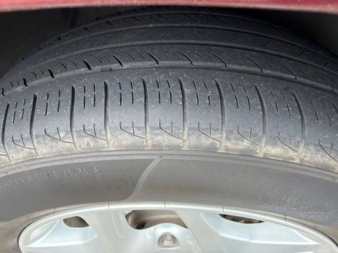 Used 2018 Chrysler Pacifica Touring Plus w/ Tire & Wheel Group FWD image 22