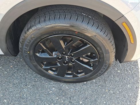 Used 2022 Kia Sorento S w/ Panoramic Sunroof Package image 9