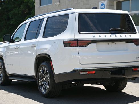 Used 2024 Jeep Wagoneer Series II w/ Flexible Seating Group AWD/4WD image 4
