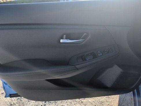 Used 2025 Nissan Sentra SV FWD image 11