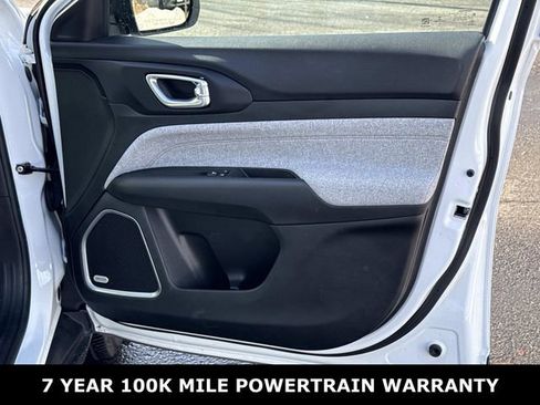 Used 2022 Jeep Compass Latitude w/ Sun and Sound Group image 8