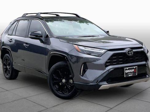 Used 2025 Toyota RAV4 XSE AWD/4WD image 3