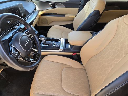 Certified 2024 Kia Carnival LX image 18