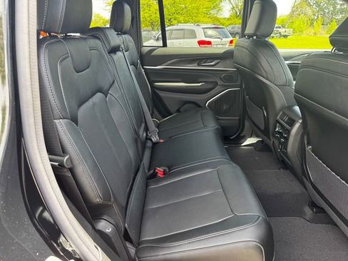 New 2026 Jeep Grand Cherokee Limited AWD/4WD image 16