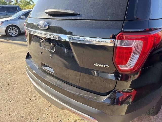 Used 2017 Ford Explorer XLT w/ Equipment Group 202A AWD/4WD image 5