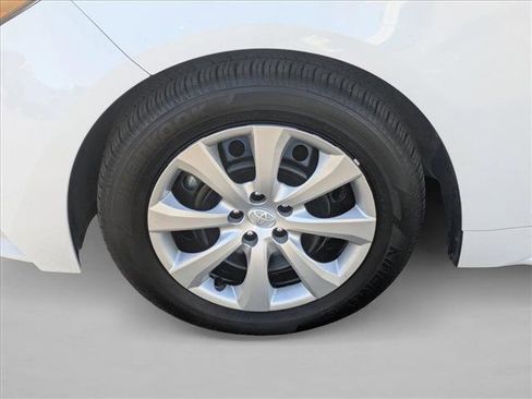 Used 2025 Toyota Corolla LE image 21