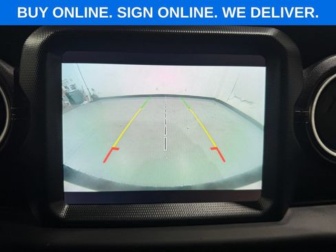 Used 2019 Jeep Wrangler Unlimited Sahara w/ Uconnect 4C Nav & Sound Group AWD/4WD image 11