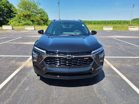 New 2026 Chevrolet Trax RS w/ Sunroof Package FWD image 2