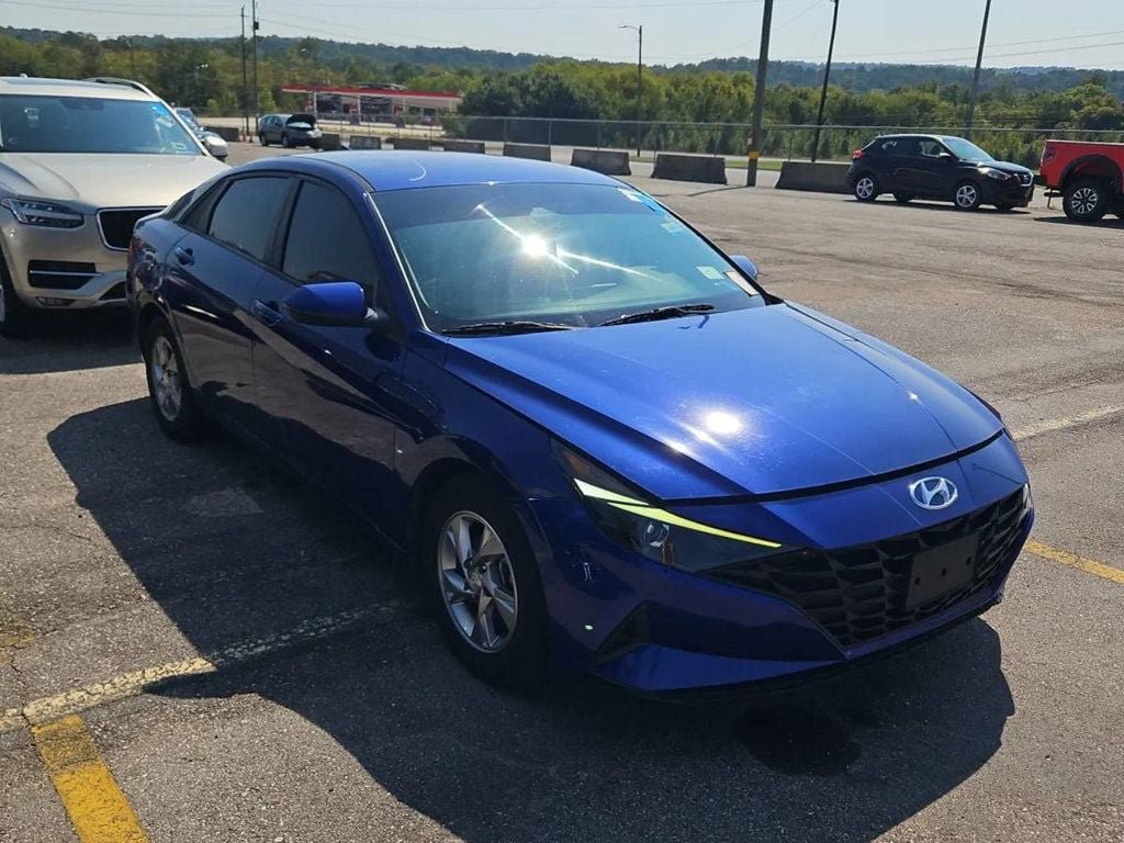 Used 2021 Hyundai Elantra SE FWD image 1