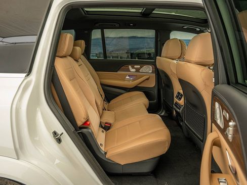New 2026 Mercedes-Benz GLS 580 4MATIC image 36