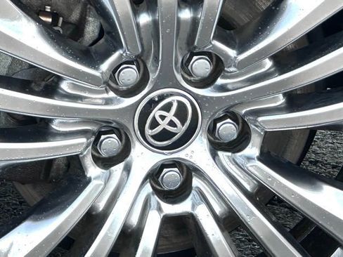 Used 2021 Toyota Venza Limited w/ Advanced Technology Package image 10