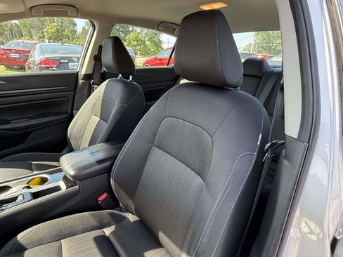 Used 2024 Nissan Altima 2.5 SV FWD image 25