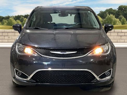 Used 2020 Chrysler Pacifica Touring w/ Tire & Wheel Group image 3
