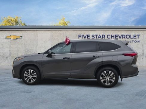 Used 2021 Toyota Highlander XLE image 5