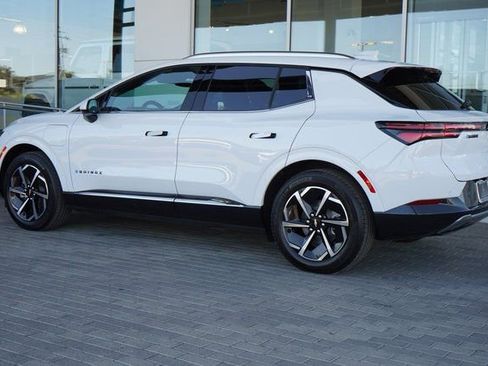 New 2025 Chevrolet Equinox EV LT image 6