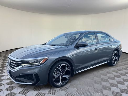 Certified 2022 Volkswagen Passat 2.0T R-Line image 8