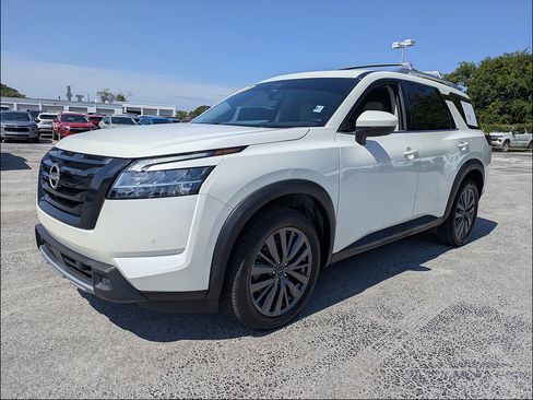 Used 2023 Nissan Pathfinder SL w/ SL Premium Package FWD image 8