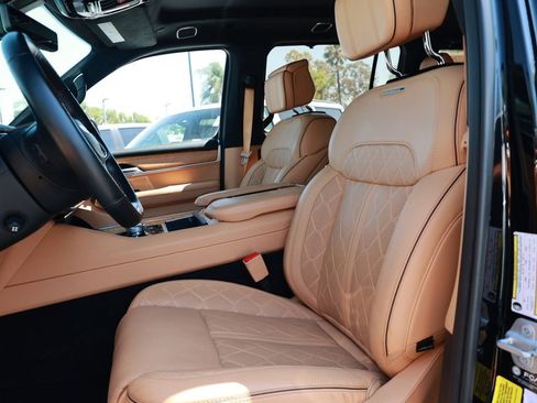 Used 2022 Jeep Grand Wagoneer Series III AWD/4WD image 21