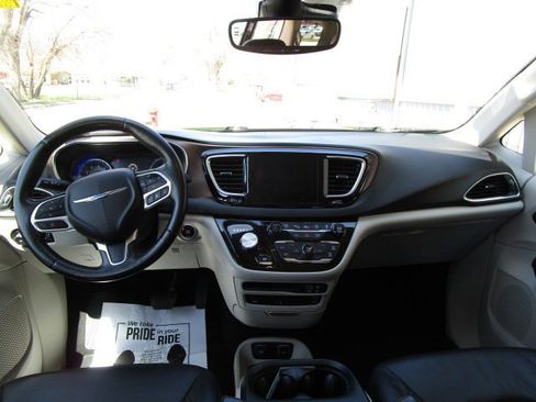 Used 2019 Chrysler Pacifica Touring-L Plus w/ Advanced Safetytec Group FWD image 14