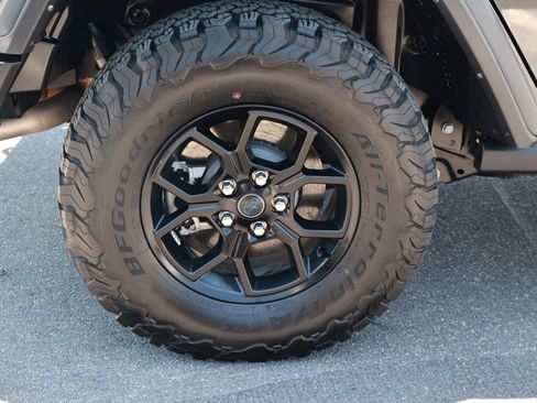 Used 2024 Jeep Wrangler Unlimited AWD/4WD image 9