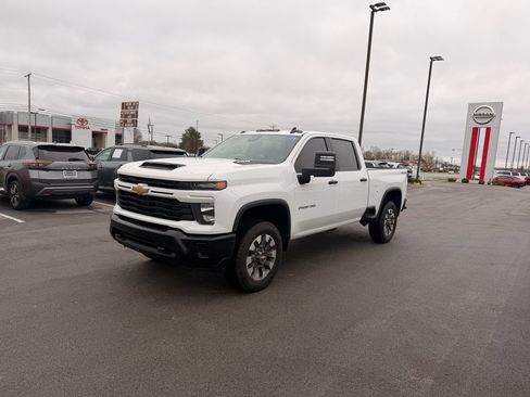 Used 2024 Chevrolet Silverado 2500 Custom w/ Custom Convenience Package image 1