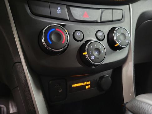 Used 2022 Chevrolet Trax LT FWD image 18