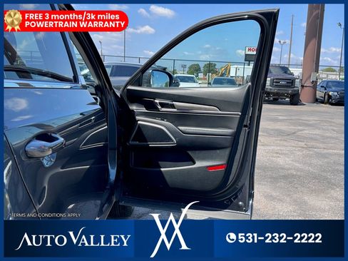 Used 2022 Kia Telluride EX w/ EX Premium Package image 17