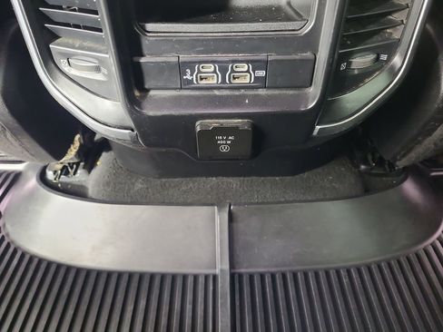 Used 2019 RAM 1500 Laramie image 17