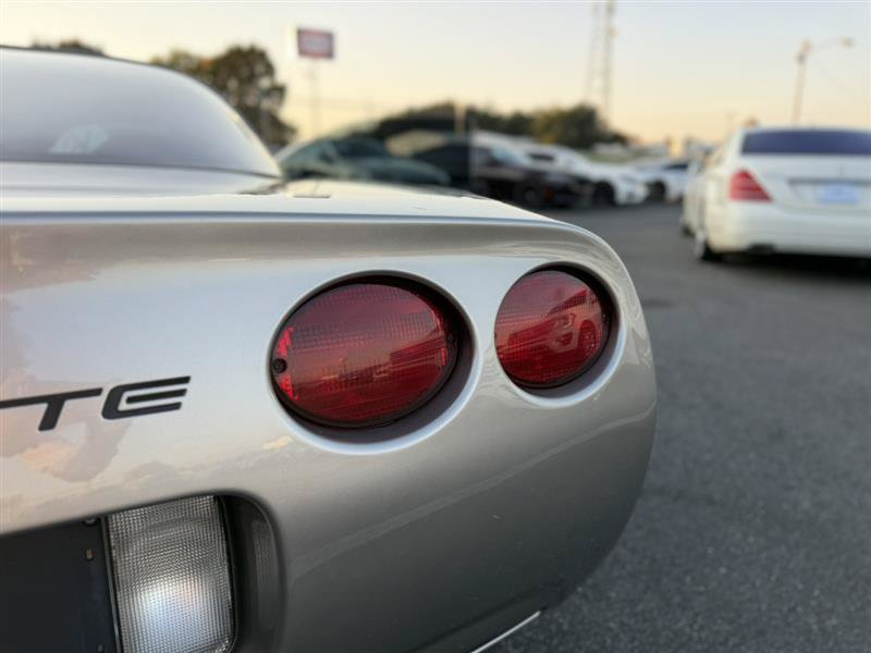 Used 2000 Chevrolet Corvette Coupe RWD image 20