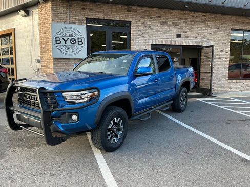 Used 2017 Toyota Tacoma TRD Off-Road w/ Premium & Technology Package image 1