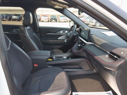 Used 2025 Ford Explorer ST AWD/4WD image 41